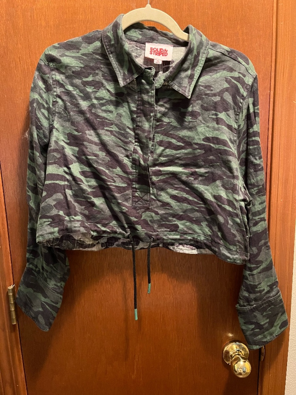 Camo cropped long sleeve top